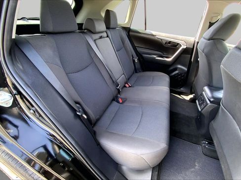 Used 2022 Toyota RAV4 LE FWD image 19