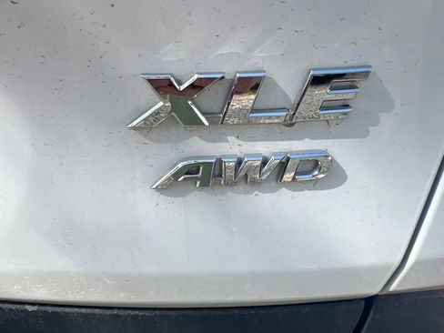 Used 2021 Toyota RAV4 XLE AWD/4WD image 19