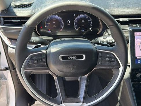 Certified 2023 Jeep Grand Cherokee Limited w/ Black Appearance Package AWD/4WD image 15