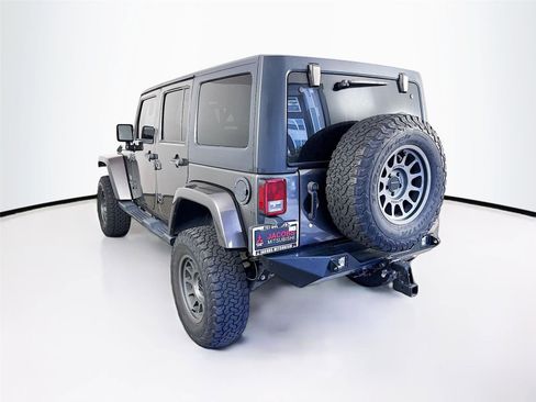 Used 2018 Jeep Wrangler Unlimited Sahara AWD/4WD image 5
