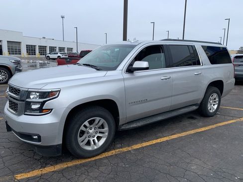 Used 2019 Chevrolet Suburban LT image 1