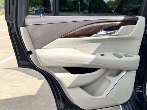 Used 2017 Cadillac Escalade Luxury RWD image 27