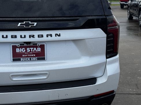 Used 2025 Chevrolet Suburban Z71 AWD/4WD image 10