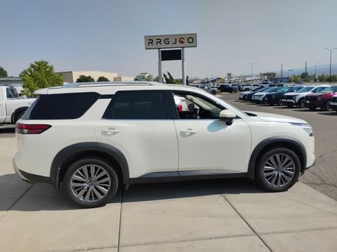 Used 2023 Nissan Pathfinder SL AWD/4WD image 4