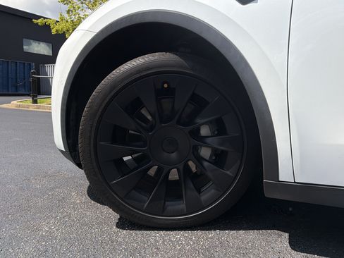 Used 2021 Tesla Model Y 2WD image 15