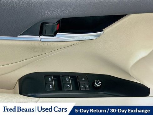 Used 2018 Toyota Camry L image 18