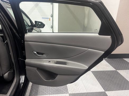 Used 2023 Hyundai Elantra SE FWD image 24
