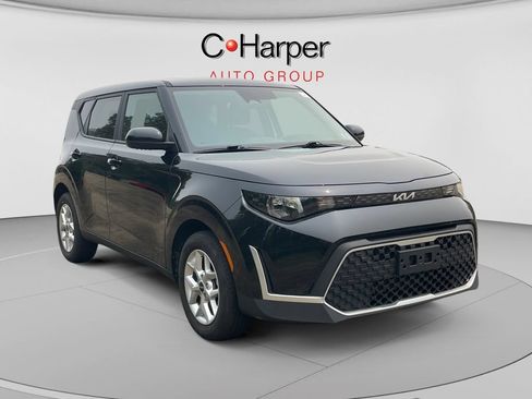 Used 2025 Kia Soul LX w/ LX Technology Package FWD image 1