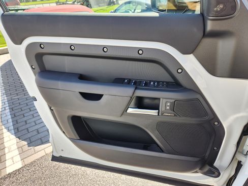 Certified 2025 Land Rover Defender 110 S AWD/4WD image 25