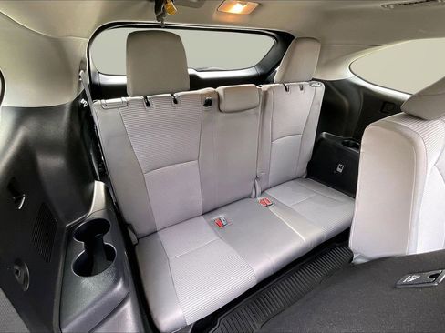 Used 2023 Toyota Highlander LE image 26