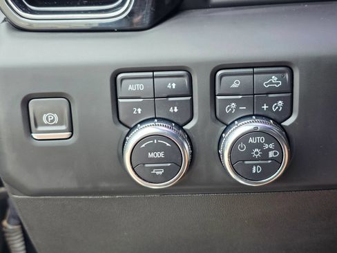 Used 2022 GMC Sierra 1500 AT4 w/ Technology Package AWD/4WD image 14