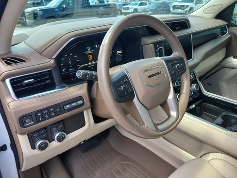 Used 2022 GMC Yukon XL Denali AWD/4WD image 23
