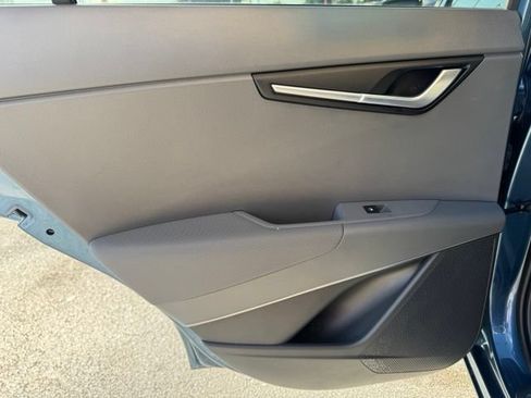Certified 2025 Kia Niro SX Touring FWD image 39