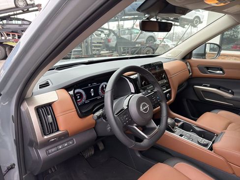 Used 2025 Nissan Pathfinder Platinum w/ Cargo Package image 4