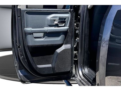 Used 2016 RAM 1500 Classic SLT AWD/4WD image 35