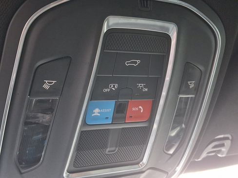 Used 2022 Jeep Wagoneer Series III w/ Flexible Seating Group image 27