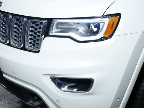 Used 2020 Jeep Grand Cherokee Overland image 16