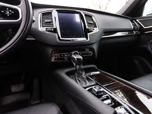 Used 2018 Volvo XC90 T6 Momentum w/ Convenience Package image 27