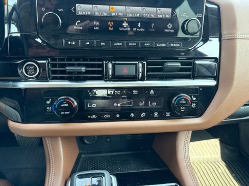 Used 2024 Nissan Pathfinder Platinum FWD image 14