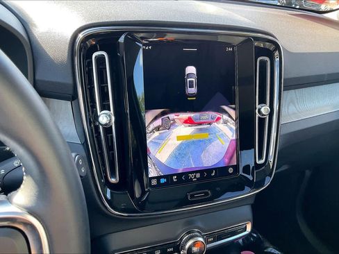 Used 2024 Volvo XC40 B5 Core image 20