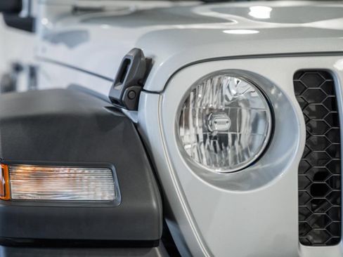 Used 2024 Jeep Wrangler Unlimited Sport AWD/4WD image 9