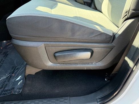 Used 2022 RAM 1500 Classic SLT RWD image 7