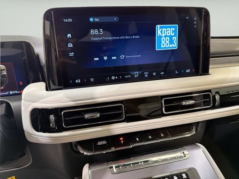 New 2026 Lincoln Aviator 2WD image 17