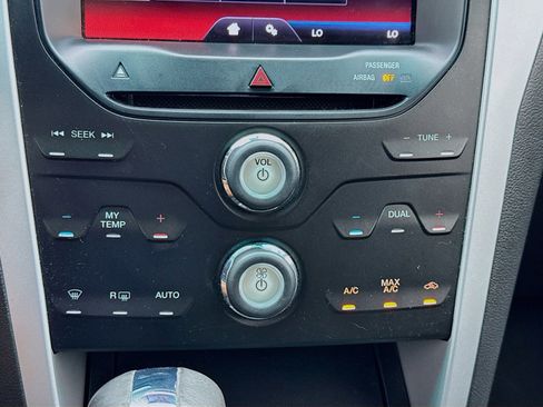 Used 2013 Ford Explorer XLT FWD image 12