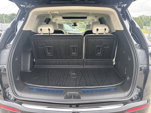 Used 2023 Buick Enclave Avenir w/ Avenir Technology Package image 24