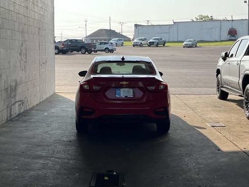 Used 2017 Chevrolet Cruze LT w/ Sun And Sound Package FWD image 3