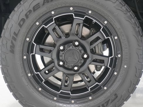 Used 2015 Toyota Tundra SR5 w/ SR5 Upgrade Package AWD/4WD image 23
