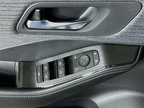 Used 2023 Nissan Rogue SV image 15