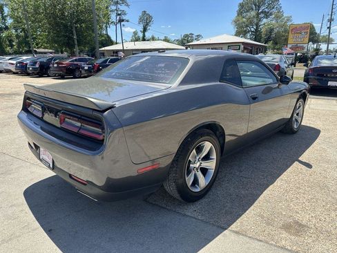 Used 2019 Dodge Challenger SXT w/ Driver Convenience Group RWD image 5