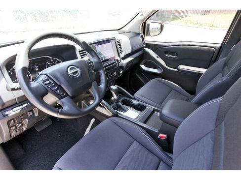 Used 2024 Nissan Frontier SV w/ SV Convenience Package AWD/4WD image 12