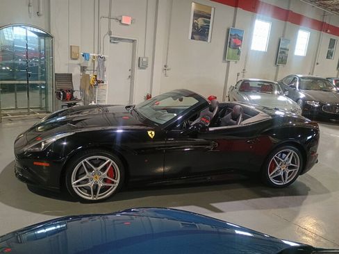 Used 2018 Ferrari California T RWD image 2