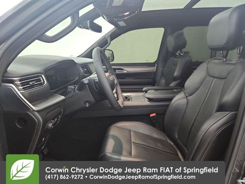 Used 2024 Jeep Wagoneer Series II image 11