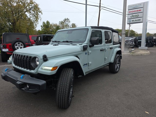 Used 2024 Jeep Wrangler Unlimited w/ Convenience Group AWD/4WD image 17