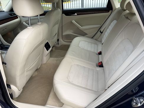 Used 2013 Volkswagen Passat 3.6 SEL Premium image 13