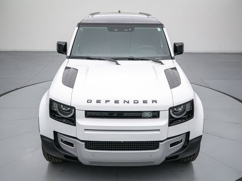 Used 2023 Land Rover Defender 130 SE image 9