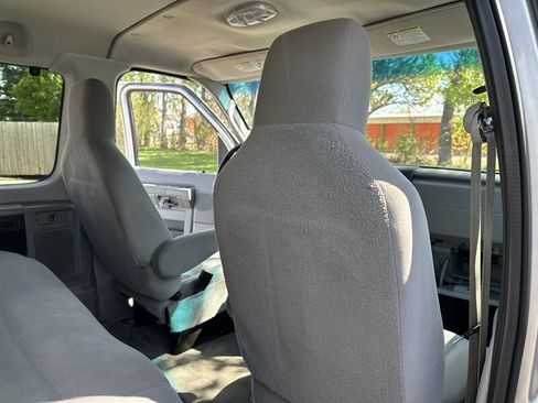 Used 2011 Ford E-350 and Econoline 350 XLT image 28