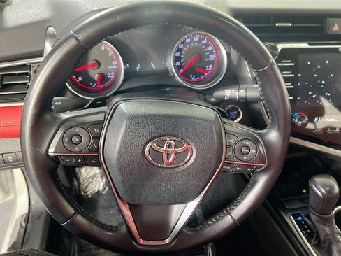 Used 2018 Toyota Camry XSE image 11