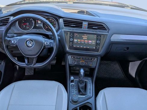 Used 2018 Volkswagen Tiguan SEL AWD/4WD image 14