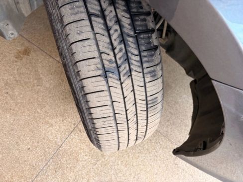 Used 2017 Toyota Prius Prime Premium image 38