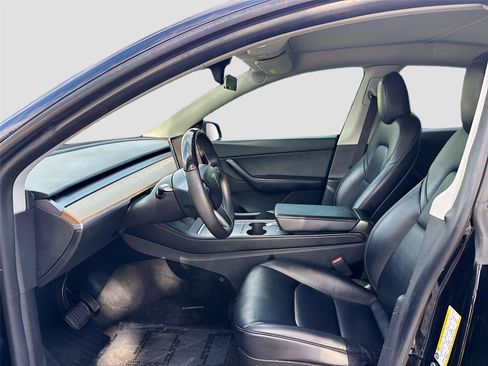 Used 2022 Tesla Model Y Long Range image 21