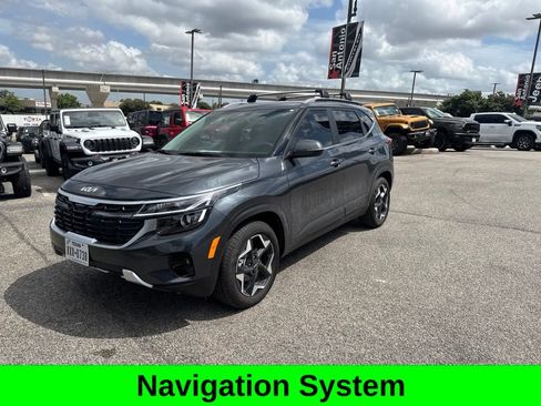 Used 2026 Kia Seltos EX FWD image 4