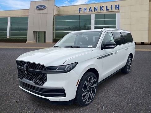 New 2026 Lincoln Navigator L Reserve AWD/4WD image 3