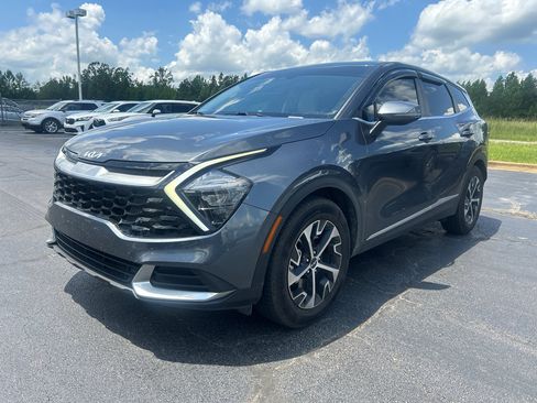Used 2023 Kia Sportage EX FWD image 3