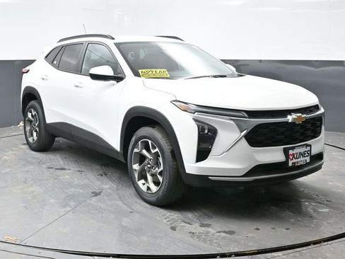 New 2026 Chevrolet Trax LT w/ Driver Confidence Package image 5