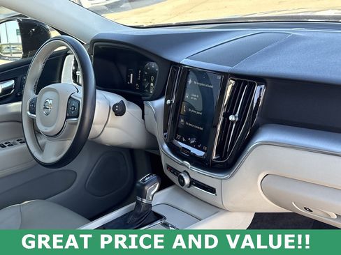 Used 2019 Volvo XC60 T5 Momentum image 37