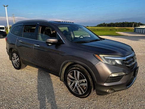 Used 2017 Honda Pilot Touring image 1